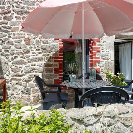 La Quinardais - Charmante Maison Avec Terrasse Saint-Samson-sur-Rance Luaran gambar